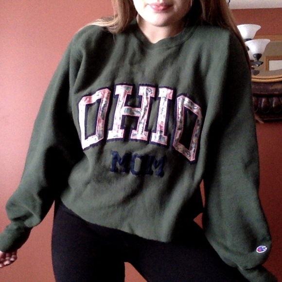 Champion Tops - VINTAGE// Champion Ohio Mom Crewneck